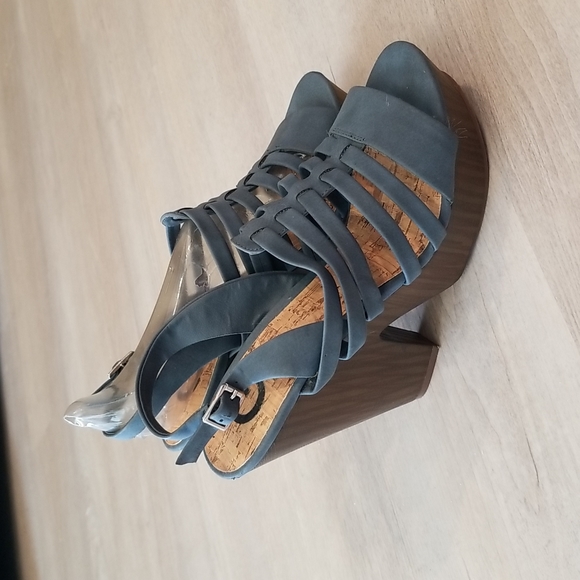 EUC G by GUESS Women's Seany Washed Denim/Jayne Nubuck Sandal Size 8.5 - Picture 6 of 10